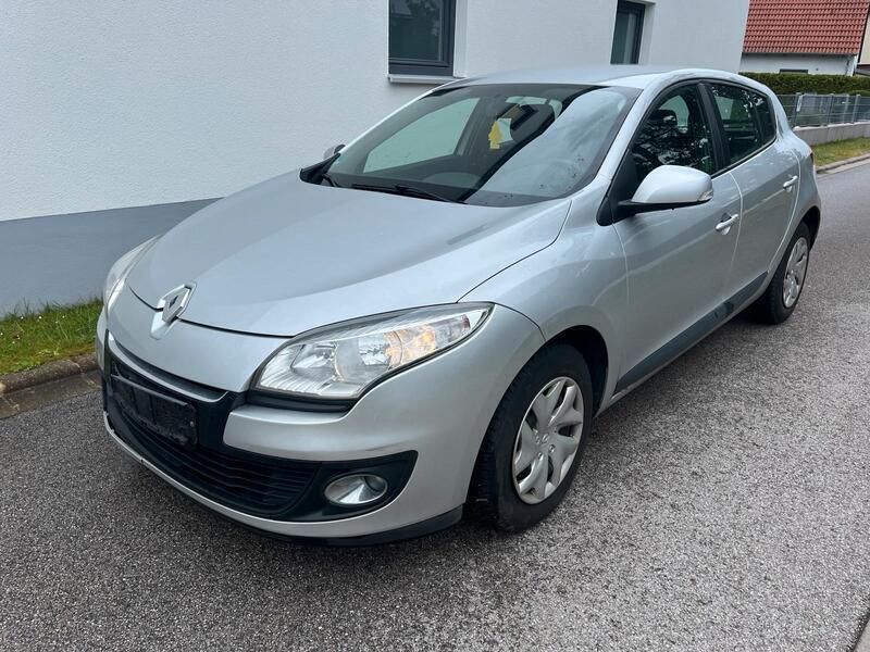Silber Gebraucht 2012 Renault Mégane III Expression Limousine | 2.650 € (Guter Preis) - Bild 1/4