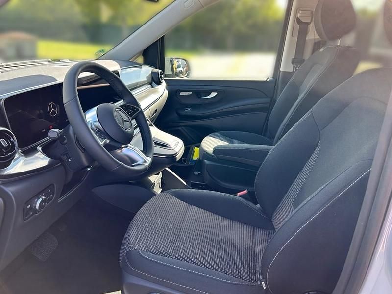 Gebraucht Mercedes V250 190 PS (139 kW) 2025 Alpingrau Van / Kleinbus