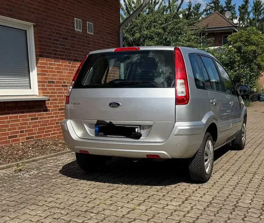 Gebraucht Ford Fusion 80 PS (58 kW) 2010 Grau Kleinwagen