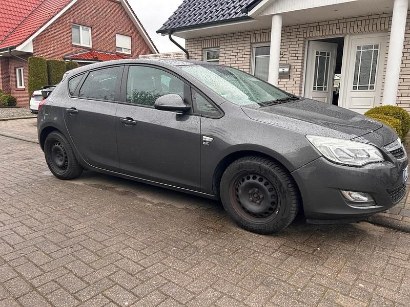 Usata Opel Astra 90 CV (66 kW) 2012 Grigio Utilitaria