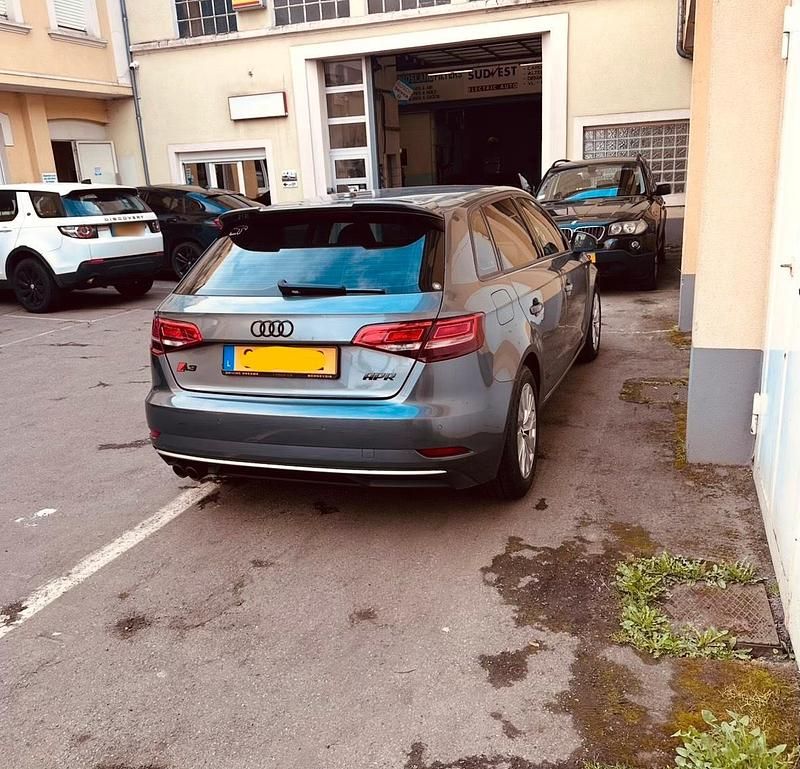 Gebraucht Audi A3 Sport 150 PS (110 kW) 2018 Grau Limousine