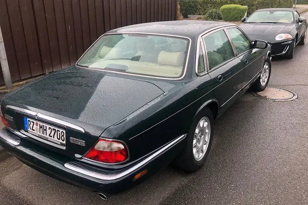 Second-hand Jaguar XJ Sovereign 284 CP (208 kW) 1999 Verde Berlinǎ