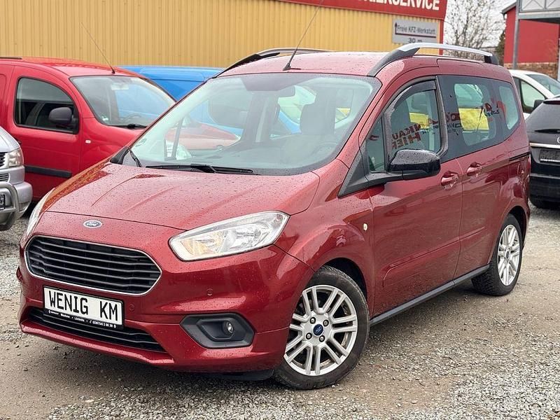 Gebraucht Ford Tourneo Courier Titanium 95 PS (69 kW) 2019 Orange Van / Kleinbus