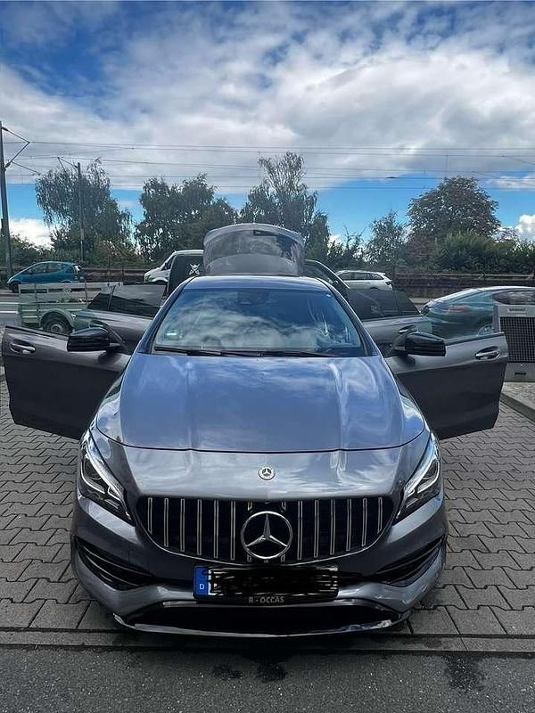 Silber Gebraucht 2019 Mercedes CLA250 Shooting Brake AMG line Kombi | 24.500 € (Superpreis) - Bild 1/4