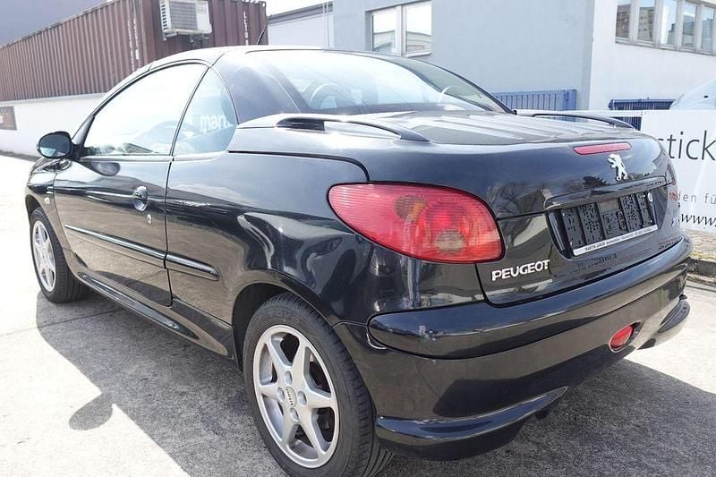 Gebraucht Peugeot 206 CC 109 PS (80 kW) 2003 Schwarz Cabrio