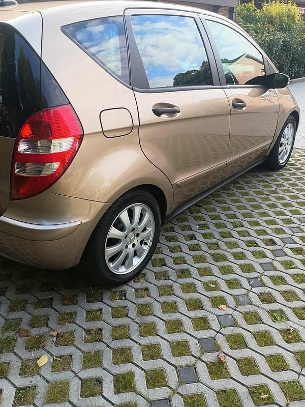 Gebraucht Mercedes A180 109 PS (80 kW) 2004 Gold Kleinwagen