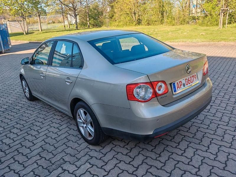 Gebraucht VW Jetta Comfortline 102 PS (75 kW) 2006 Gold Limousine