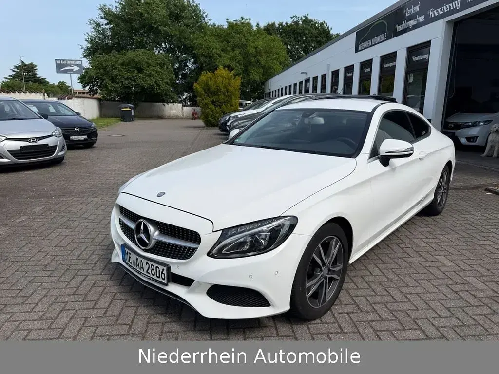 Gebraucht Mercedes C180 156 PS (114 kW) 2015 Weiß Coupé