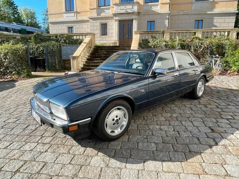 Blau Gebraucht 1988 Jaguar XJ40 Limousine | 11.400 € - Bild 1/4