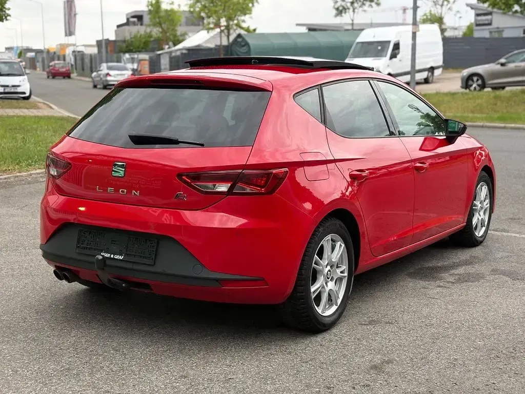 Używany Seat Leon FR 150 KM (110 kW) 2016 Czerwony Sedan/Limuzyna