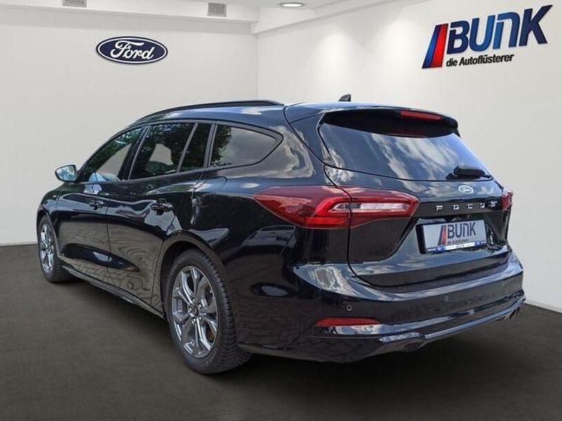 Gebraucht Ford Focus ST-Line 155 PS (114 kW) 2024 Obsidianschwarz metallic Limousine