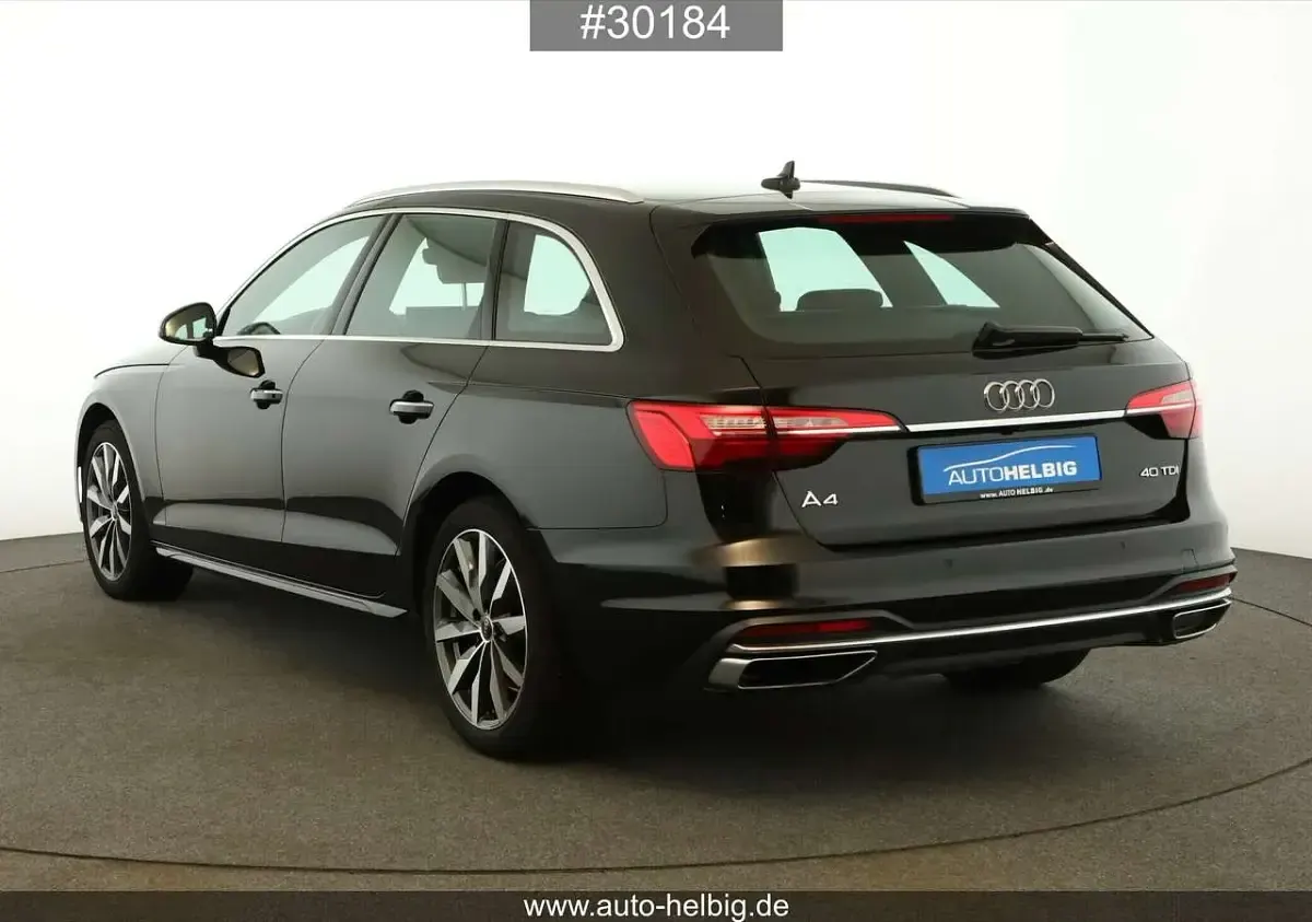 Second-hand Audi A4 Advanced 204 CP (150 kW) 2022 Negru Break