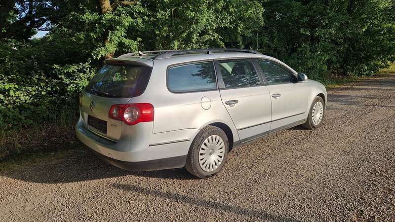 Silber Gebraucht 2007 VW Passat Comfortline Kombi | 2.500 € (Fairer Preis) - Bild 1/4