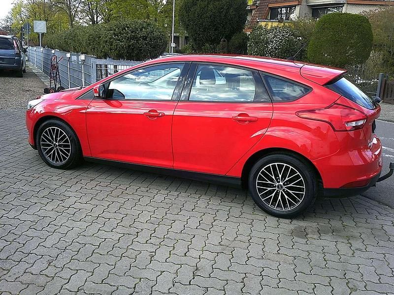 Brugt Ford Focus Trend 125 HK (91 kW) 2015 Rød Hatchback