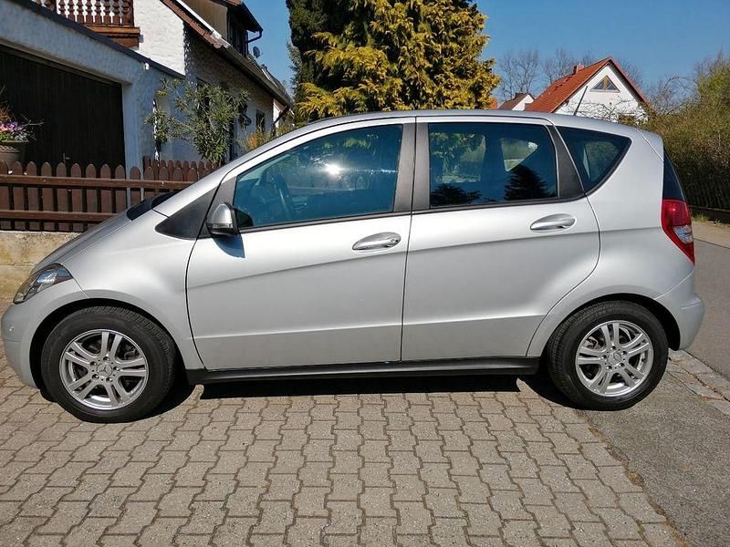 Silber Gebraucht 2012 Mercedes A160 Van / Kleinbus | 8.600 € (Guter Preis) - Bild 1/4