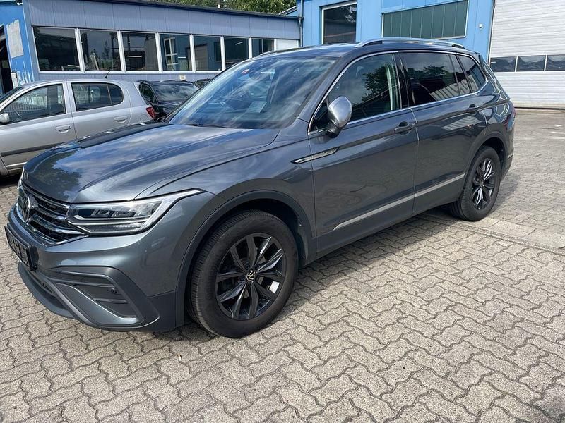 Grau Gebraucht 2023 VW Tiguan Allspace SUV | 25.900 € (Superpreis) - Bild 1/4