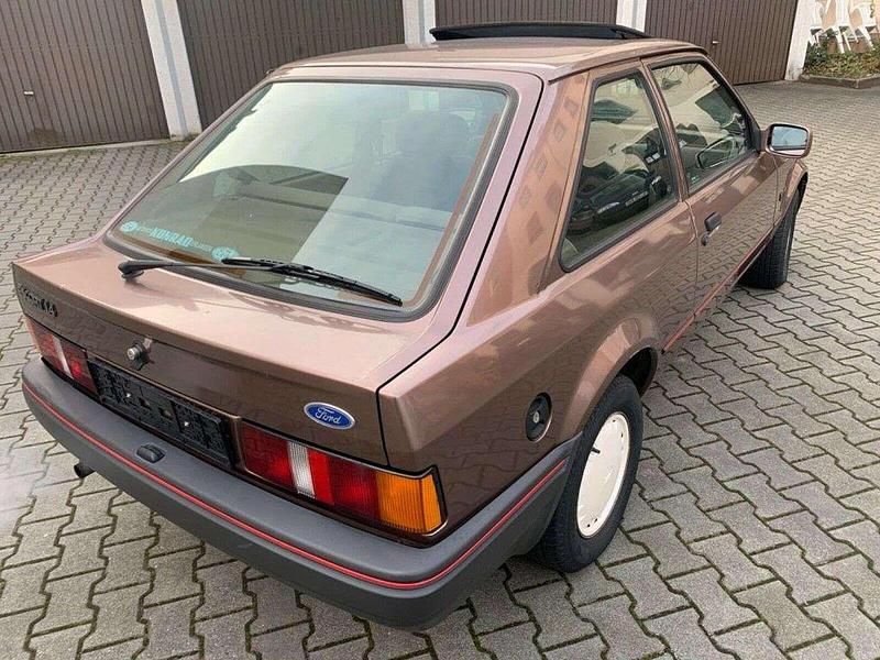 Gebraucht Ford Escort 73 PS (53 kW) 1989 Braun metallic Limousine