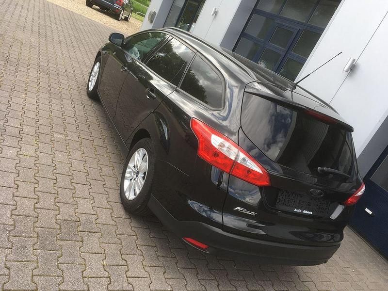 Gebraucht Ford Focus 105 PS (77 kW) 2011 Schwarz Limousine