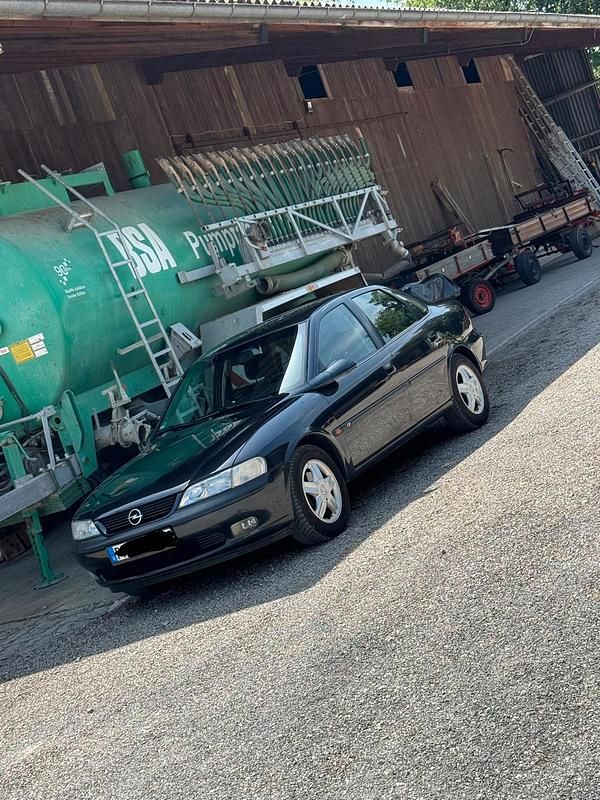 Schwarz Gebraucht 1997 Opel Vectra Exklusiv Limousine | 999 € (Fairer Preis) - Bild 1/4