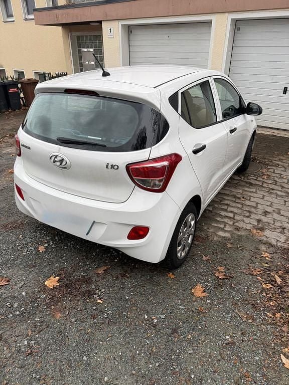 Gebraucht Hyundai i10 67 PS (49 kW) 2014 Weiß Kleinwagen