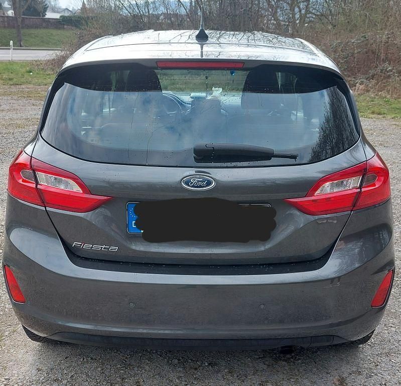 Gebraucht Ford Fiesta Cool & Connect 86 PS (63 kW) 2018 Grau Kleinwagen