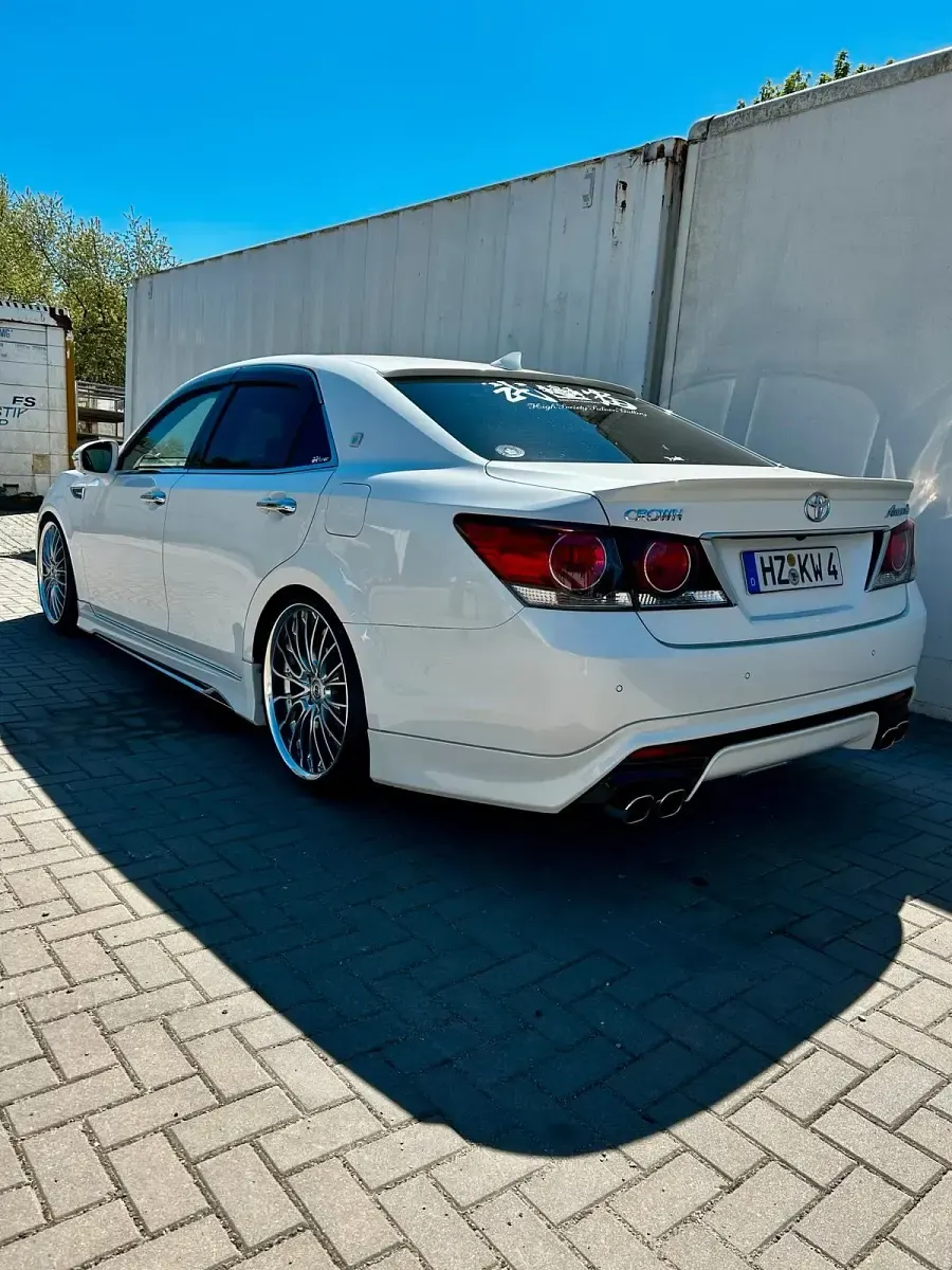 Gebraucht Toyota Crown 315 PS (231 kW) 2017 Weiß Limousine