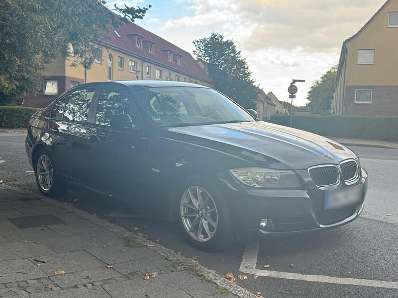 Gebraucht BMW 316 116 PS (85 kW) 2011 Schwarz Limousine