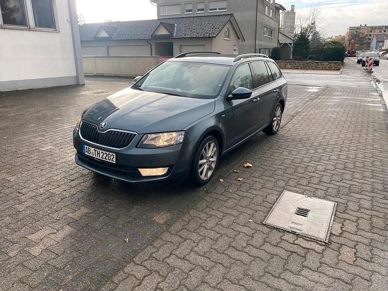 Grau Gebraucht 2016 Skoda Octavia Joy Kombi | 6.900 € (Fairer Preis) - Bild 1/4