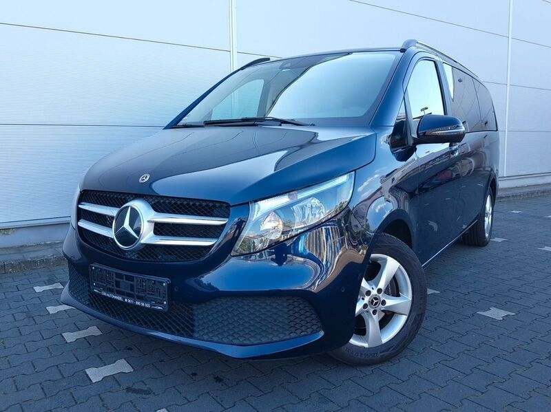 Gebraucht Mercedes V220 Edition 163 PS (119 kW) 2019 Blau Van / Kleinbus