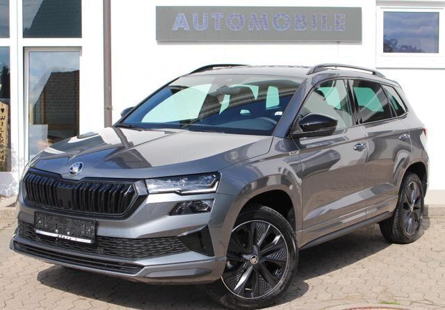 Grau Gebraucht 2022 Skoda Karoq SportLine SUV | 36.979 € - Bild 1/4