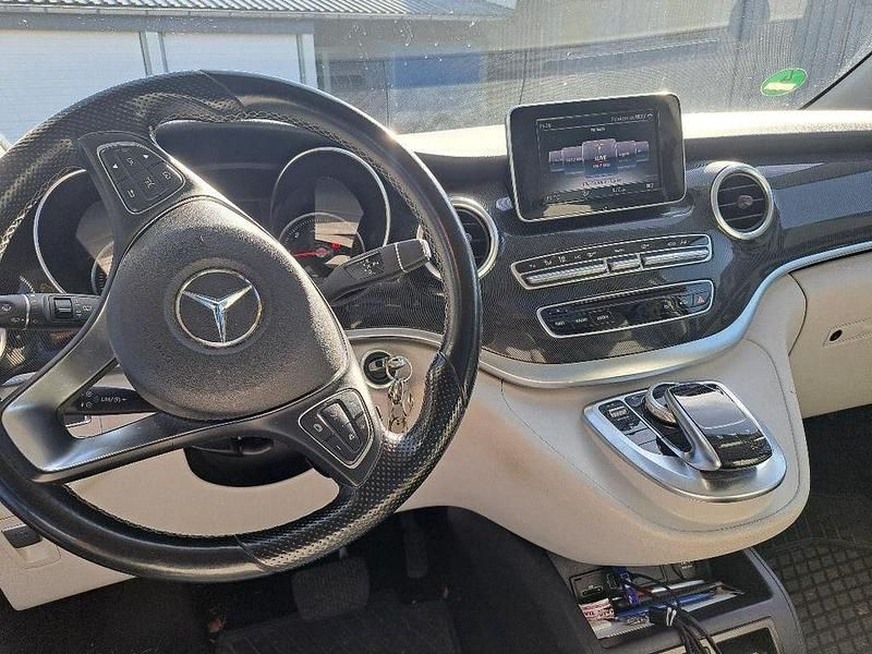 Gebraucht Mercedes V250 190 PS (139 kW) 2017 Grau Van / Kleinbus