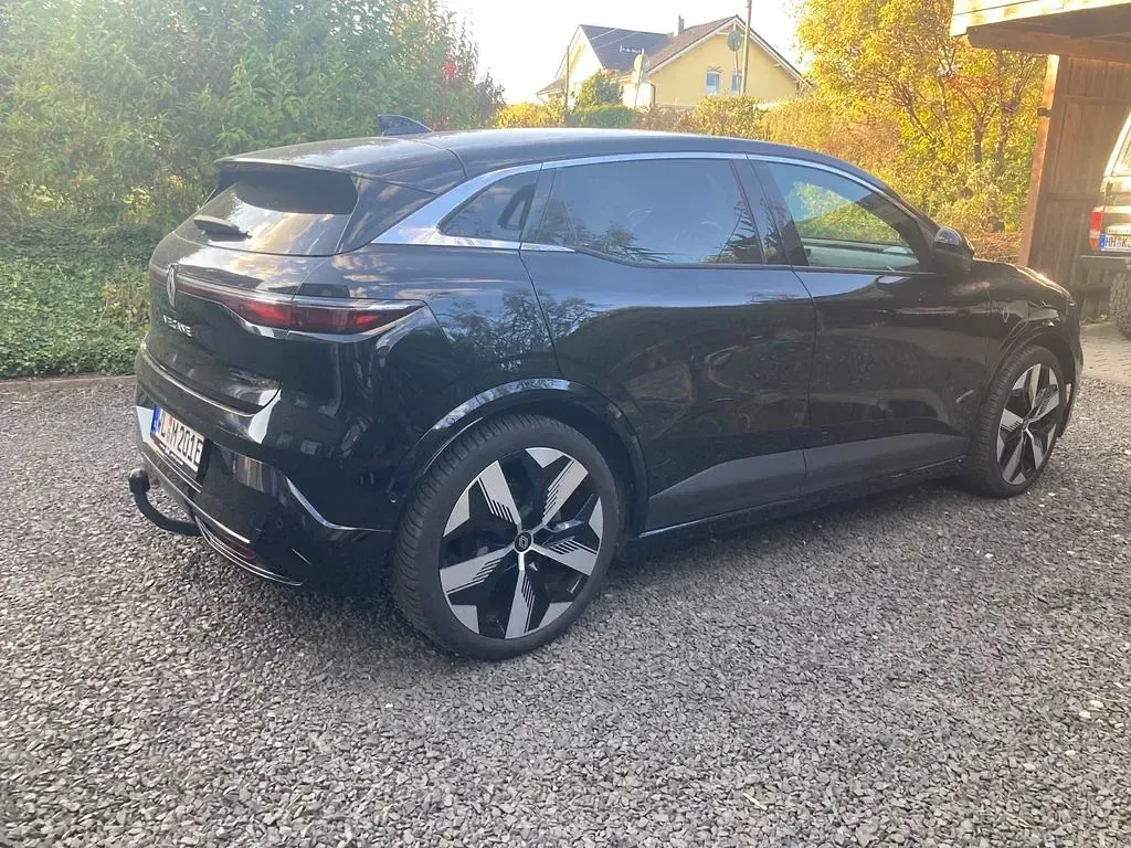 Gebraucht Renault Megane E-Tech Komfort 160 kW (218 PS) 2022 Schwarz Limousine