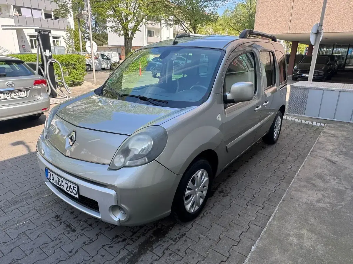 Gebraucht Renault Kangoo Luxe 109 PS (80 kW) 2012 Beige Van / Kleinbus