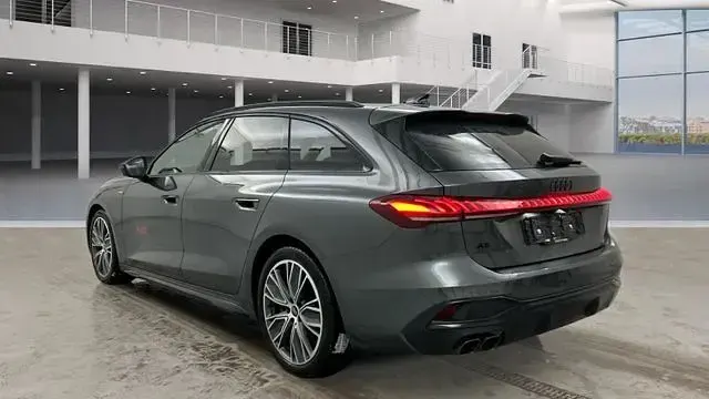 Second-hand Audi A5 S-line plus 204 CP (150 kW) 2025 Gri Break