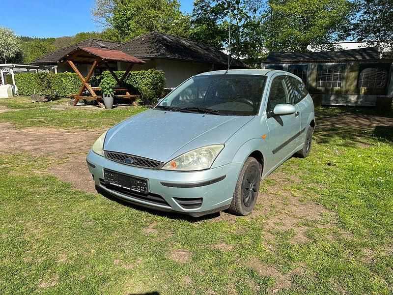 Second-hand Ford Focus 101 CP (74 kW) 2003 Argintiu Berlinǎ