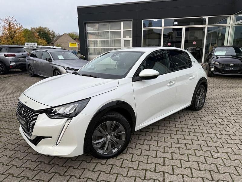 Weiß Gebraucht 2021 Peugeot e-208 Allure Kleinwagen | 14.390 € (Guter Preis) - Bild 1/4