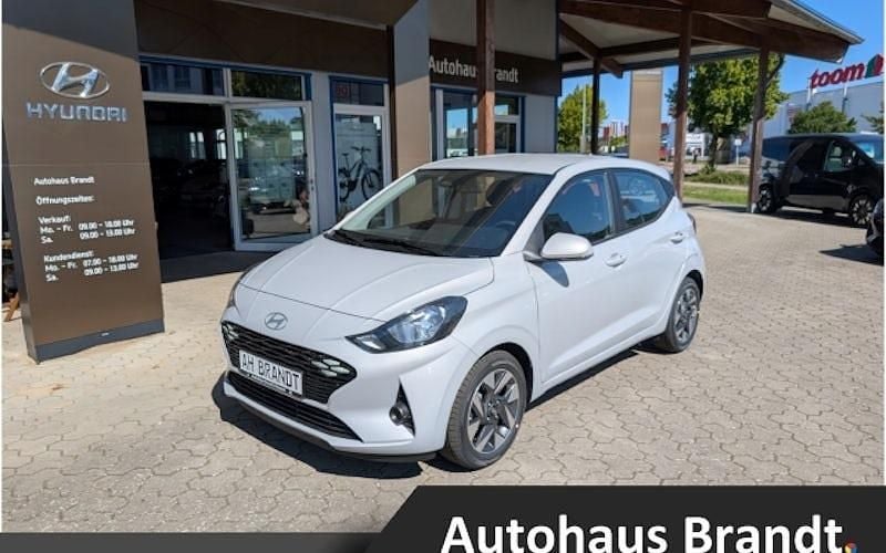 Grau Neu 2025 Hyundai i10 Trend Kleinwagen | 18.990 € (Fairer Preis) - Bild 1/4