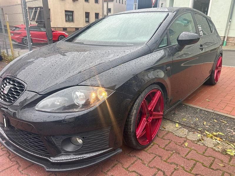 Schwarz Gebraucht 2011 Seat Leon Sport Limousine | 7.500 € - Bild 1/4