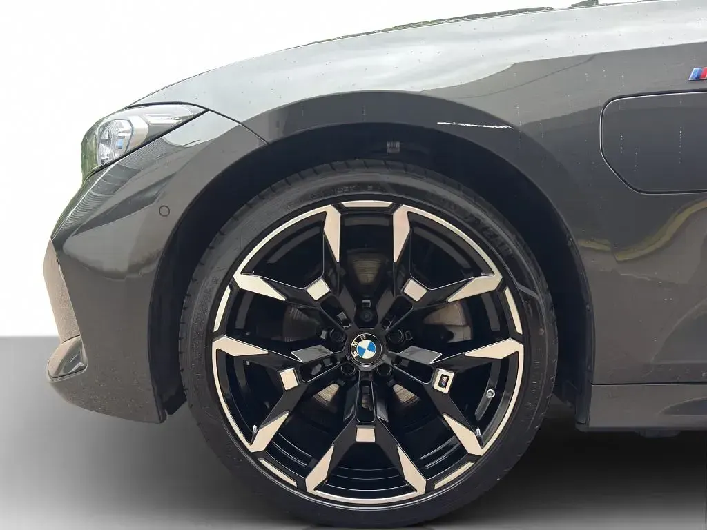 Gebraucht BMW 330e M Sport 292 PS (214 kW) 2025 Grau Limousine