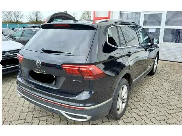 Gebraucht VW Tiguan Allspace Elegance 190 PS (139 kW) 2022 Deep black perleffekt SUV