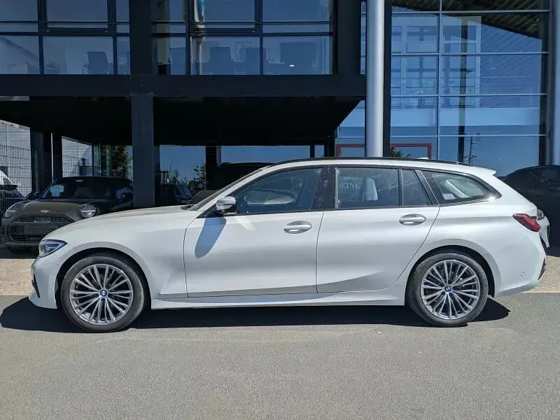 Gebraucht BMW 320 Sport Line 190 PS (139 kW) 2023 Weiß Kombi