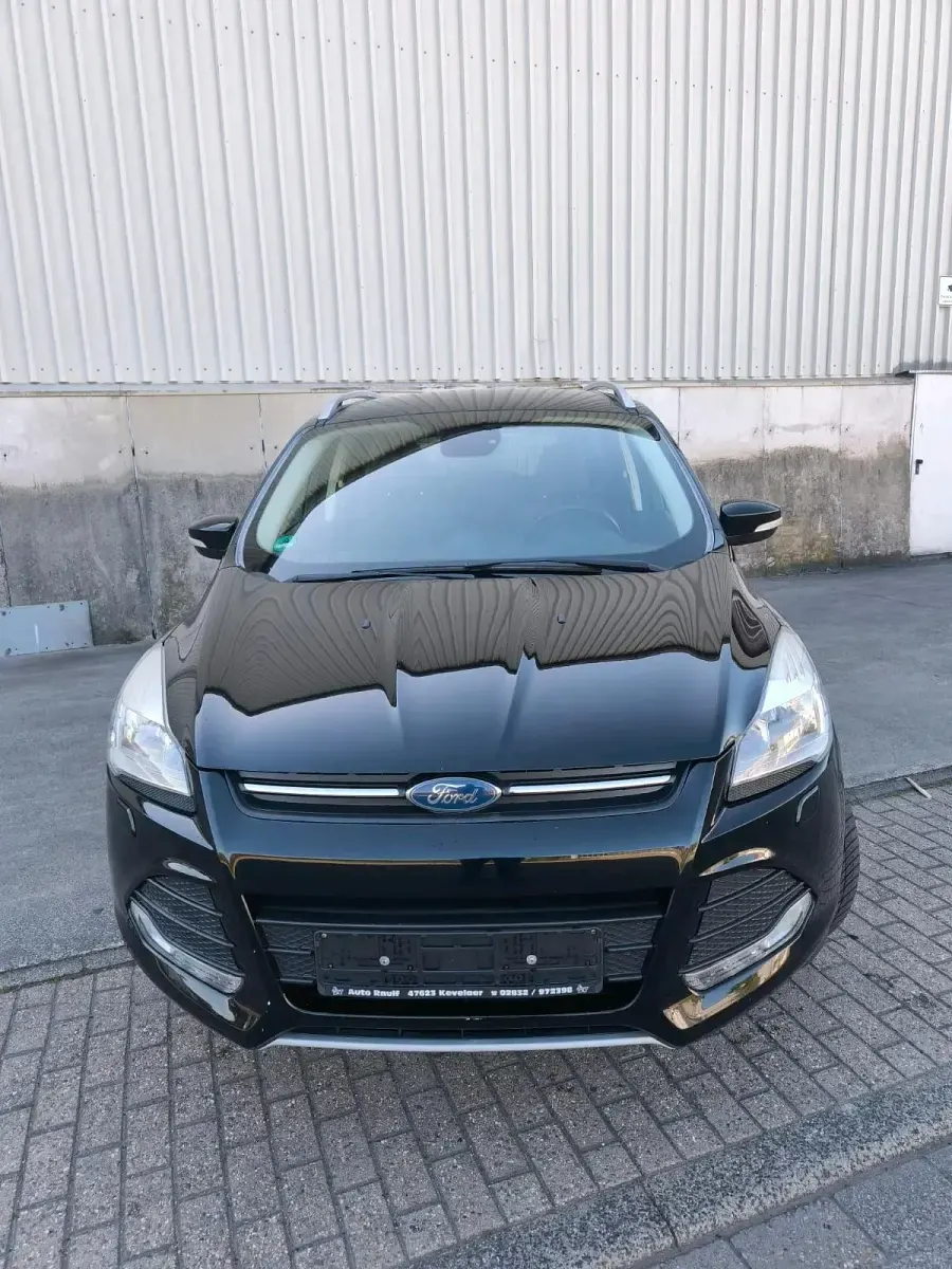 Second-hand Ford Kuga 120 CP (88 kW) 2015 Negru SUV
