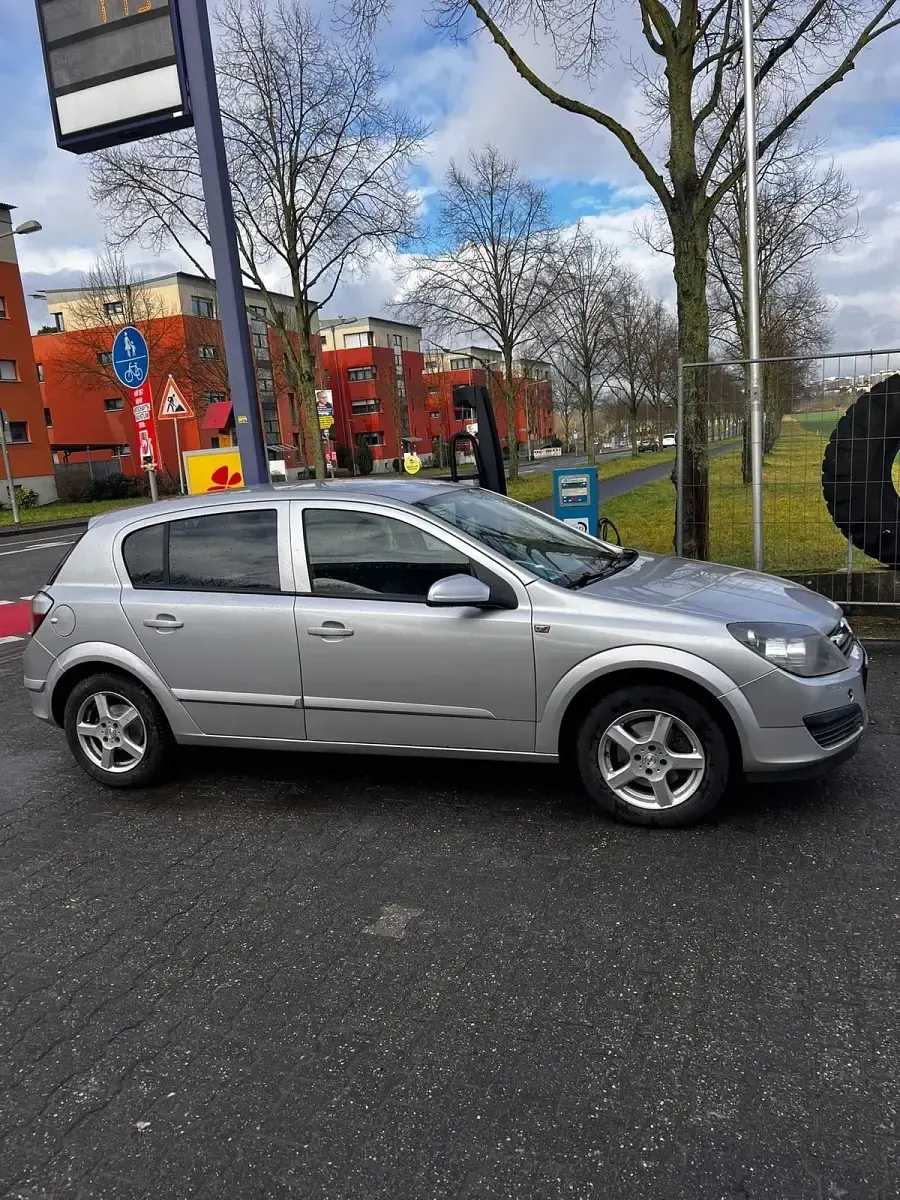 Gebraucht Opel Astra 90 PS (66 kW) 2006 Kleinwagen