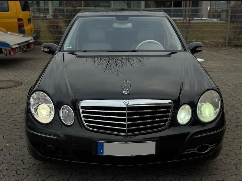 Gebraucht Mercedes E320 Avantgarde 224 PS (164 kW) 2006 Schwarz Limousine