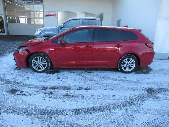 Gebraucht Toyota Corolla Basis 122 PS (89 kW) 2019 Karminarot metallic