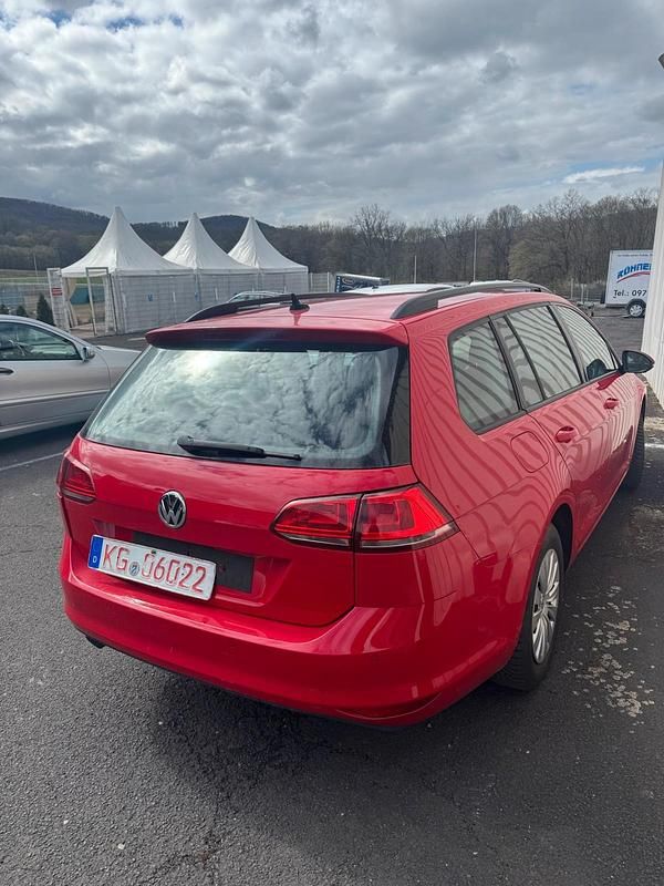 Gebraucht VW Golf VII 110 PS (80 kW) 2015 Rot Kombi