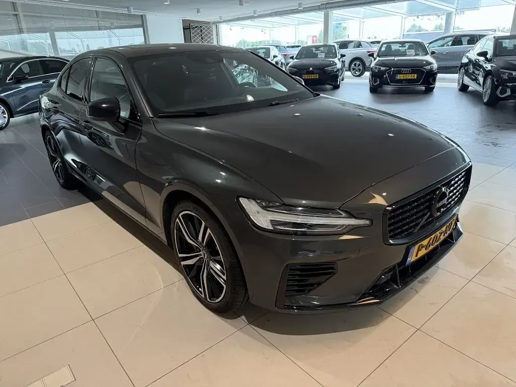 Gebraucht Volvo S60 R-Design 253 PS (186 kW) 2022 Grau Limousine