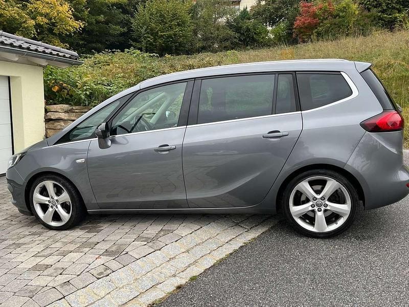 Grau Gebraucht 2019 Opel Zafira Van / Kleinbus | 14.500 € (Fairer Preis) - Bild 1/4