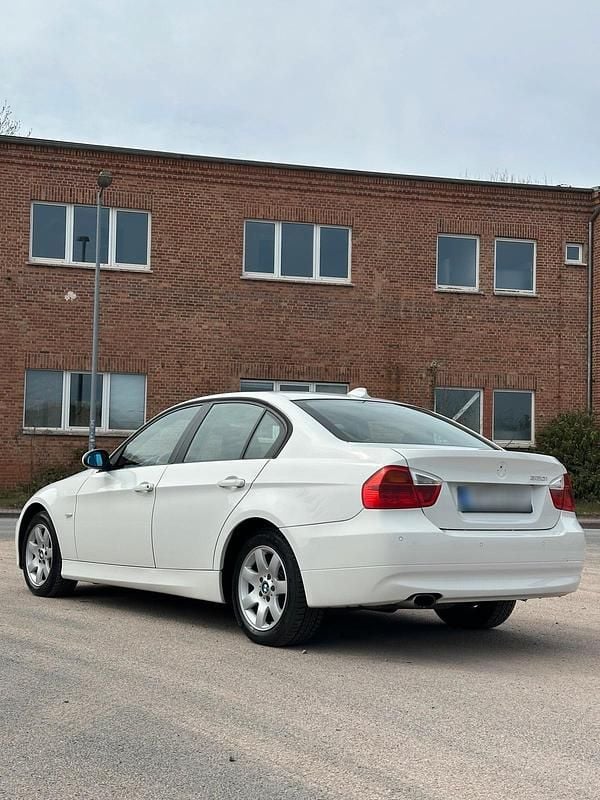 Gebraucht BMW 320 170 PS (125 kW) 2007 Weiß Limousine