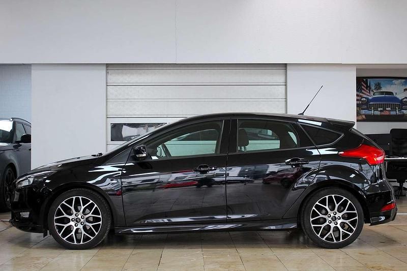 Gebraucht Ford Focus ST-Line 125 PS (91 kW) 2017 Schwarz Limousine